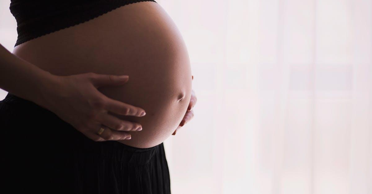 Techniki relaksacyjne dla mam w ciąży: proste sposoby na spokój, lepszy sen i uśmiech każdego dnia