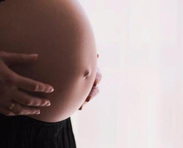 Techniki relaksacyjne dla mam w ciąży: proste sposoby na spokój, lepszy sen i uśmiech każdego dnia