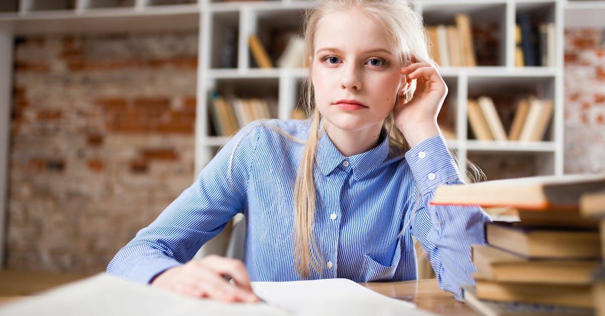 Radzenie sobie ze stresem przed egzaminami i testami: 12 sprawdzonych sposobów na spokojną głowę i lepsze wyniki
