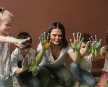 Projekty plastyczne z recyklingu dla dzieci w różnym wieku: inspiracje na twórczą zabawę od przedszkolaka po nastolatka
