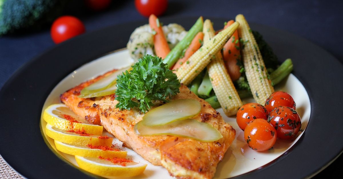Ranking cateringów dietetycznych dla mam karmiących (dieta eliminacyjna): najlepsze, bezpieczne i pyszne opcje na co dzień [2026]