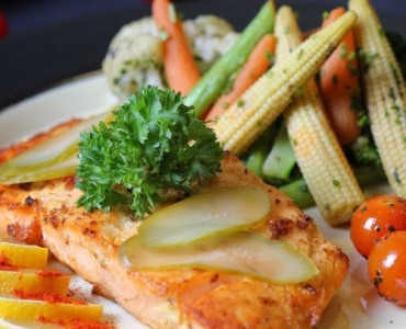 Ranking cateringów dietetycznych dla mam karmiących (dieta eliminacyjna): najlepsze, bezpieczne i pyszne opcje na co dzień [2026]