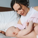 Ćwiczenia relaksacyjne po wieczornym karmieniu niemowlaka: 7 prostych rytuałów na spokojny sen i chwile bliskości