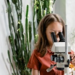 Nauka biologii przez obserwacje i doświadczenia: zamień ciekawość w odkrycia