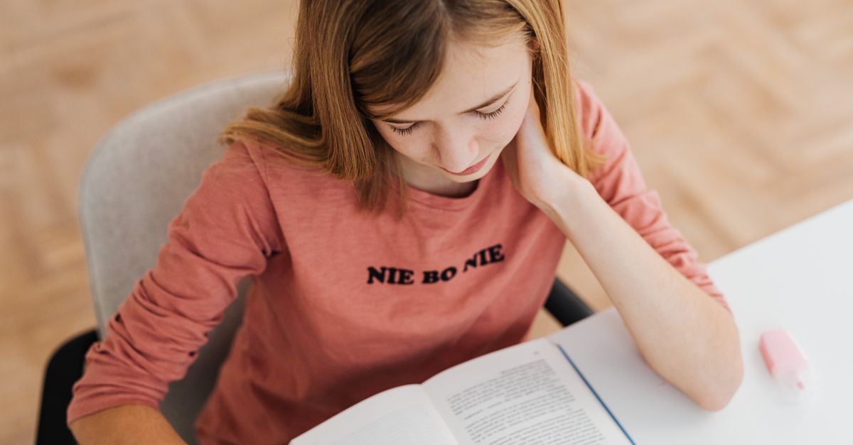Radzenie sobie z nadmiarem informacji w szkole: spokojna głowa, lepsze oceny i więcej czasu dla siebie