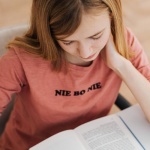 Radzenie sobie z nadmiarem informacji w szkole: spokojna głowa, lepsze oceny i więcej czasu dla siebie